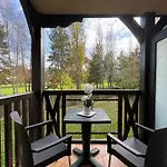 Bright Apartment With Pool And Balcony Apartman *