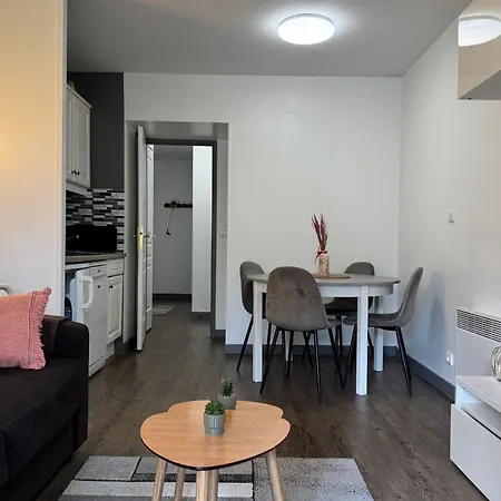 Bright With Pool And Golf View Appartement