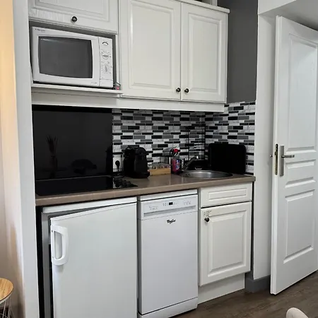 Bright With Pool And Golf View *