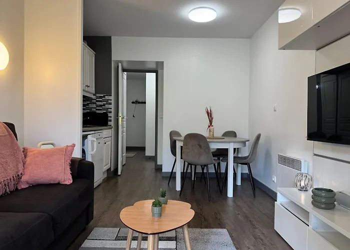 Bright With Pool And Golf View Appartement