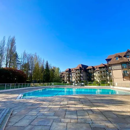 Lejlighed Bright With Pool And Balcony
