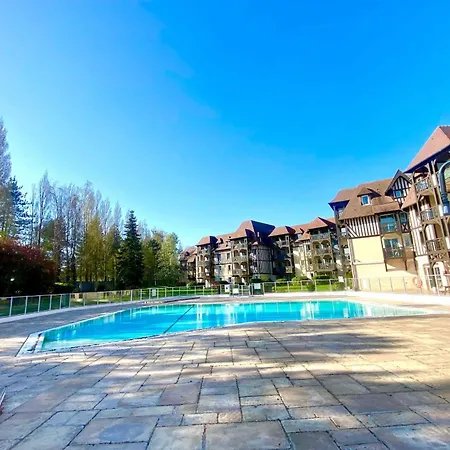 Bright With Pool And Balcony Lejlighed