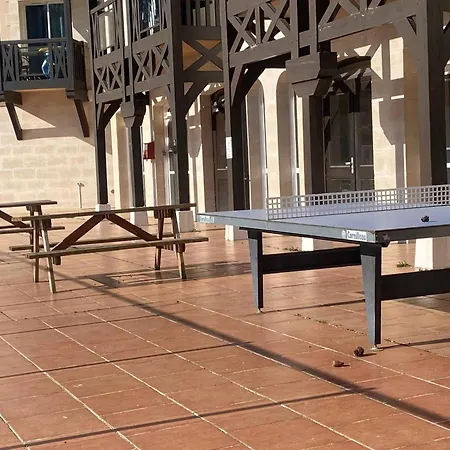 Lejlighed Bright With Pool And Balcony