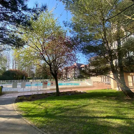 Bright With Pool And Balcony Lejlighed