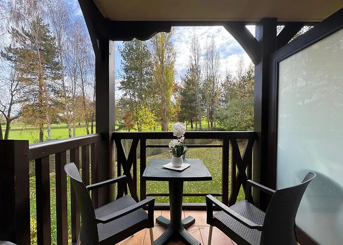 Bright With Pool And Golf View Apartment *