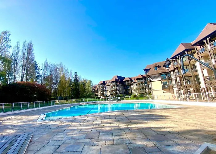 Bright With Pool And Golfview Appartamento