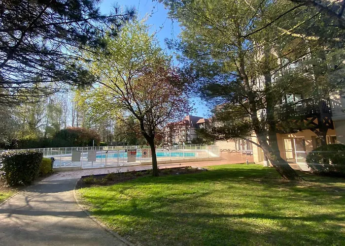 Bright With Pool And Golfview Appartamento